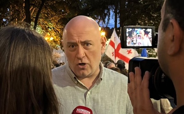 შუაზე გაყოფილი პოლიტიკური ოპოზიციური სპექტრი, დღეს არის ყველაზე დიდი საფრთხე ჩვენი ქვეყნისთვის და ყველაზე დიდი საჩუქარი რეჟიმისთვის - დიმიტრი ცქიტიშვილი