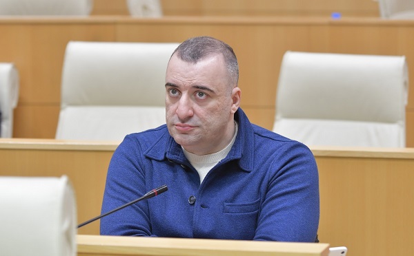 დღეს ხომ რადიკალების აქციაა და ამ ჩავარდნილ აქციას რომ სული შეუბერონ, უქმე დღეს უნდათ სამსახურში გამოიყვანონ აგენტურა - რატი იონათამიშვილი ევროპარლამენტის განცხადებაზე