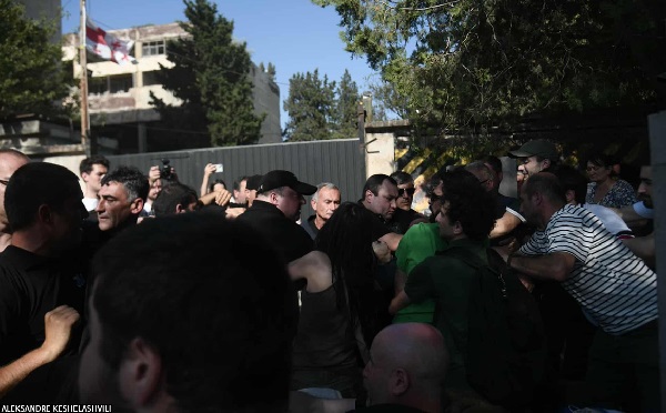 თვალჭრელიძის ქუჩაზე, სადაც მოსახლეობის გამოსახლების პროცესი მიმდინარეობს, ადმინისტრაციული წესით 4 პირია დაკავებული