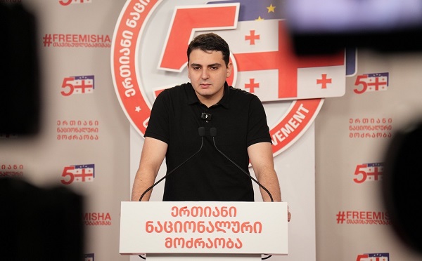 ქუჩური გარჩევებით, ქურდების ჩარევით, როგორც ჩანს კახი კალაძემ მაინც სძლია დანარჩენ ოპონენტებს და ივანიშვილი მას დროებით აძლევს შანსს ფულის გასაკეთებლად - ლევან სანიკიძე