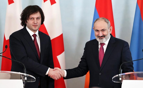 ნიკოლ ფაშინიანი ირაკლი კობახიძეს ტელეფონით ესაუბრა