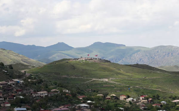 ვაშინგტონში აზერბაიჯანისა და სომხეთის ლიდერების შეხვედრაზე, ხელი მოეწერება შეთანხმებას, რომელიც აშშ-ს სამხრეთ კავკასიაში სტრატეგიული სატრანზიტო დერეფნის განვითარების ექსკლუზიურ უფლებას ანიჭებს - Reuters