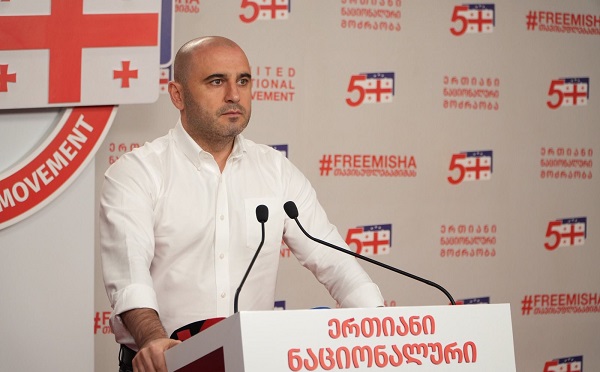 ბახმაროში ყოველდღე ახალი უკანონო მშენებლობა ჩნდება და ამ ყველაფრის უკან ხელისუფლების წარმომადგენლები დგანან, მათ შორის არის ჩოხატაურის მერიც - ლევან ხაბეიშვილი