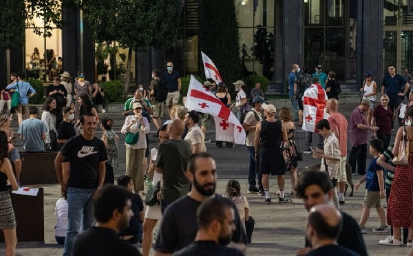 უწყვეტი პროტესტის 254-ე დღეს რუსთაველის გამზირი კვლავ გადაკეტილია