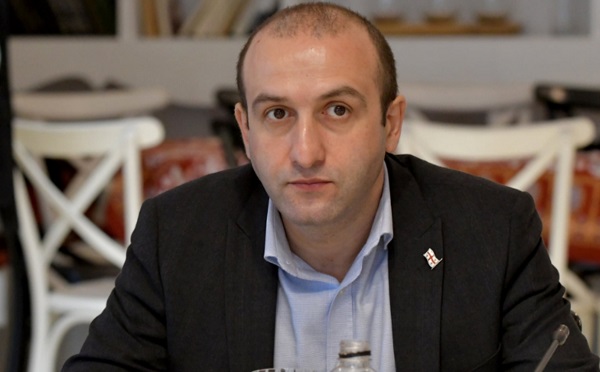კარგი იქნებოდა, ჩერგო „ქოცებში“ შესულიყო, ეს იქნებოდა „ქართული ოცნების“ დაშლის უმოკლესი გზა, ჩერგო პროფესიონალია ამ საქმის, მიდის და შლის - იაგო ხვიჩია