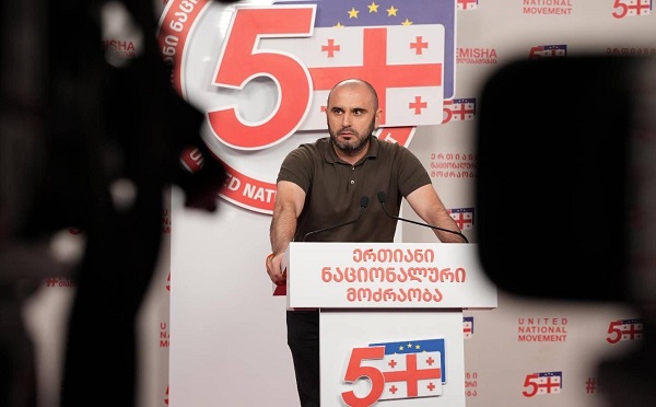 ხომ დააყენე ახალი ჯეელი, მოდი აბა შევერკინოთ თუ მაგარი ხარ, ჩვენ ქართველი ხალხით და შენ შენი რუსალკებით, თუ ერთი ადგილი გაქვს დაგველოდე  4 ოქტომბრამდე - ლევან ხაბეიშვილი ივანიშვილს
