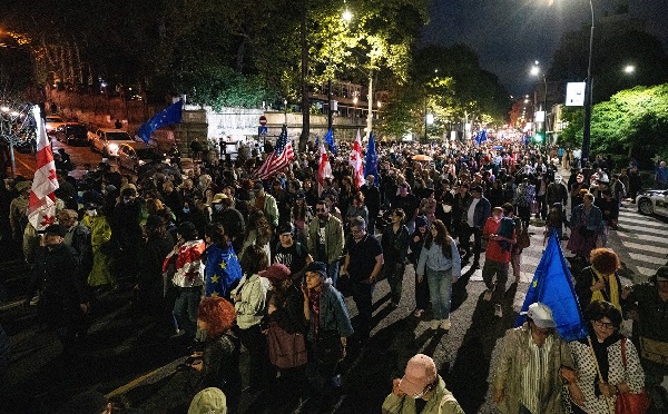არა რუსულ რეჟიმს! დაიცავი უვიზო - თსუ-დან პარლამენტის შენობისკენ საპროტესტო მსვლელობა იმართება