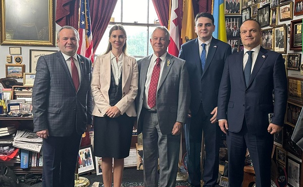 მორიგი ტყუილი, რომელსაც რუს-ქოცური რეჟიმი ავრცელებს არის ის, რომ „მეგობარი აქტი" აშშ-ში აღარ დგას დღის წესრიგში, აქტიურად მიდის განხილვები, რომ „მეგობარი აქტი“ მიებას თავდაცვის აქტს - თინა ბოკუჩავა