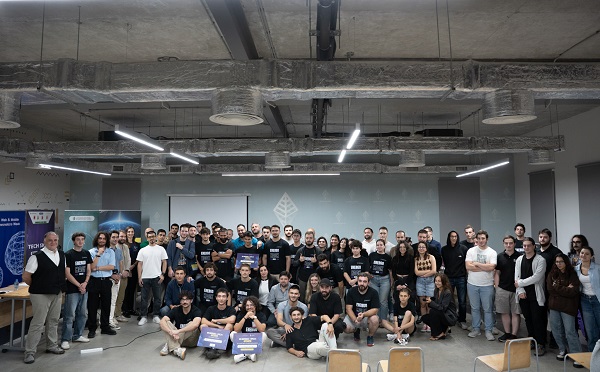 ენერგეტიკის სასწავლო ცენტრმა Energo Hack 2025-ის ფარგლებში თავის რჩეულ გუნდს პრიზი გადასცა