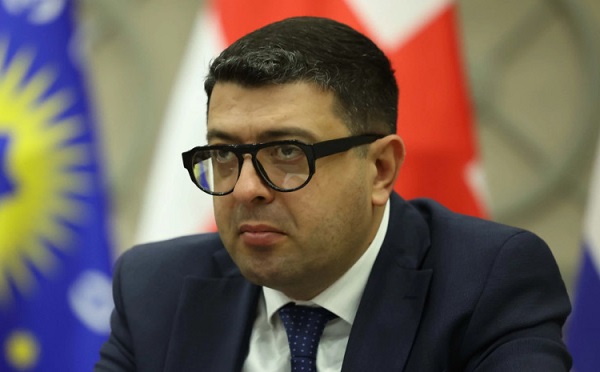 აქაური გველის წიწილები ასტრალში არიან! რევოლუციაო - იმდენს იზამენ, რომ ყბებში მიიღებენ მშვიდობიანი პროტეზის რევოლუციას - დიმიტრი სამხარაძე
