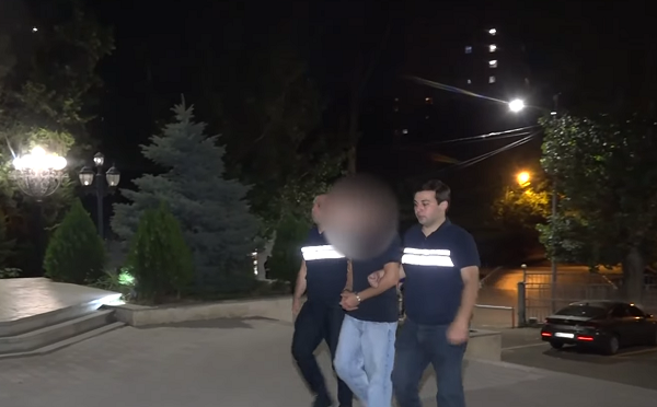 დავაკავეთ კაცი, რომელიც სხვადასხვა დოკუმენტს, მათ შორის განსაკუთრებულ დავალებათა დეპარტამენტის თანამშრომლის სამსახურებრივ მოწმობასა და მერიის ავტომობილის საშვს აყალბებდა - შსს