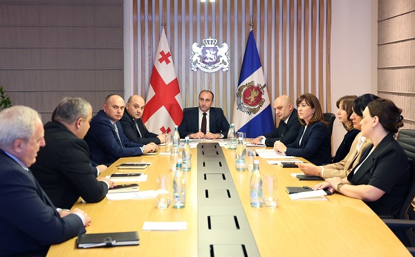 შინაგან საქმეთა მინისტრმა მიგრაციის დეპარტამენტის ხელმძღვანელ პირებთან სამუშაო შეხვედრა გამართა