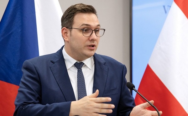 მშიშარა, რომელიც ქალებსა და ბავშვებს ესხმის თავს - იან ლიპავსკი ვლადიმირ პუტინზე
