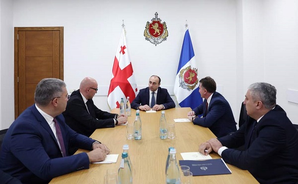 საქართველოს შინაგან საქმეთა მინისტრმა დროებითი მოთავსების უზრუნველყოფის დეპარტამენტის დირექტორთან და სხვა ხელმძღვანელ პირებთან შეხვედრა გამართა