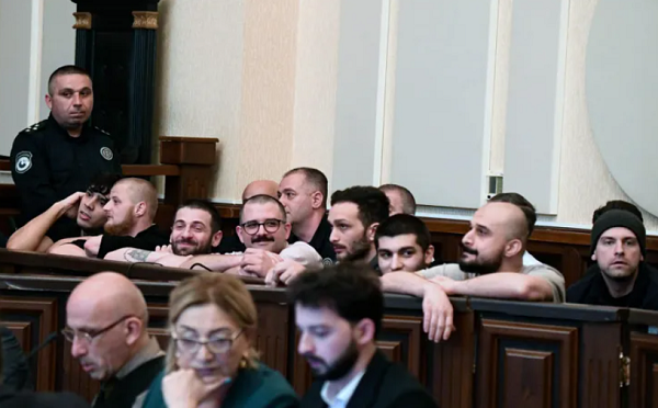 ანდრო ჭიჭინაძეს, ონისე ცხადაძეს, ჯანო არჩაიას, რუსლან სივაკოვს, ლუკა ჯაბუას, გურამ მირცხულავას, ვალერი თეთრაშვილს, გიორგი ტერიშვილს, ირაკლი ქერაშვილს, რევაზ კიკნაძესა და სერგეი კუხარჩუკს სასამართლომ 2 წლით პატიმრობა მიუსაჯა