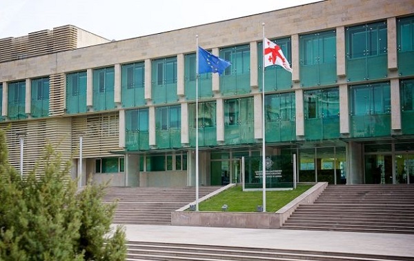 რეაბილიტირებული გზა ექსპლუატაციისთვის უვარგისია - სუს-მა 403 095 ლარის თაღლითურად დაუფლების ფაქტსა და ყალბი ოფიციალური დოკუმენტის დამზადება-გამოყენების საქმეზე ორი პირი დააკავა