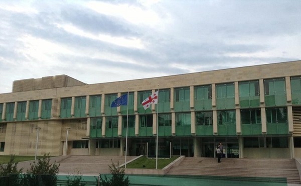 ჯუანშერ ბურჭულაძემ დაკავებისას განაცხადა, რომ წოლითი რეჟიმი აქვს დანიშნული და სამედიცინო დაწესებულებაში გადაყვანა მოითხოვა, დაკავების კადრები საჯაროდ არ გავრცელდება - სუს-ი