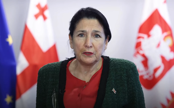 დღეს კიდევ ერთი პოლიტიკური ლიდერი უკანონოდ დააკავეს, მათ ანტი-ქართულ პოლიტიკას შედეგები აქვს, მსოფლიო გიყურებთ! - სალომე ზურაბიშვილი