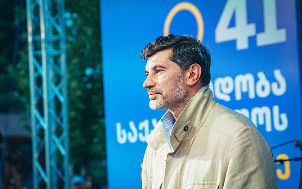 ეს ადამიანები არავის აინტერესებს, ამიტომ ცდილობენ ქვეყნის მოსახლეობას თავი დანაშაულებით შეახსენონ - კახა კალაძე ელენე ხოშტარიას დაკავებაზე