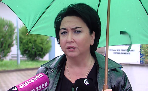 დღეს რამდენიმე პატიმარო უნდა მომენახულებინა, ვერ შევედი, მხოლოდ იმიტომ, რომ დაჟინებით ითხოვენ, მოვიხსნა ჯვარი - ეკა ბესელია