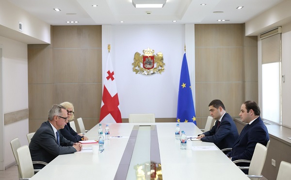 ლევან ჟორჟოლიანი გერმანიის ელჩს პეტერ ფიშერს შეხვდა, აღინიშნა, რომ საქართველოს მთავრობა არ არის კმაყოფილი ორ ქვეყანას შორის არსებული ურთიერთობების დონით და იმედოვნებს, რომ ვითარება შეიცვლება - ადმინისტრაცია