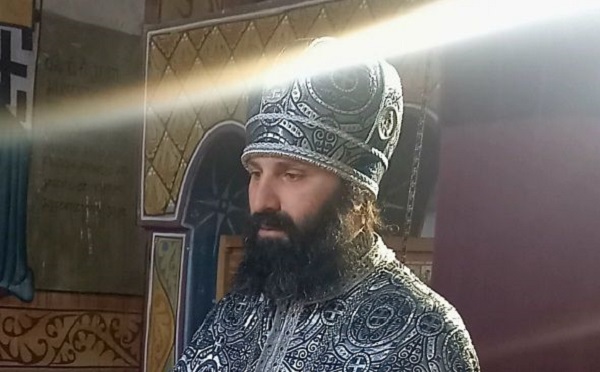 რუს მილიციონერებს ამოფარებული ეს "ქართველი ვაჟკაცები" ქალებს სახეში ურტყამენ, ახრჩობენ, და ამის შემხედვარე სხვა "ქართველი ვაჟკაცი" რომ დუმს - როგორ არ იხრჩობით ამ დუმილით? - არქიმანდრიტი ილია თოლორაია