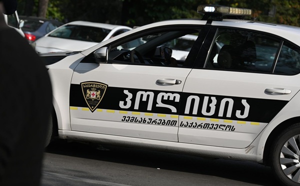 პოლიციამ მარნეულში დიდი ოდენობით ყალბი ფულის გასაღების ფაქტზე 2 პირი დააკავა