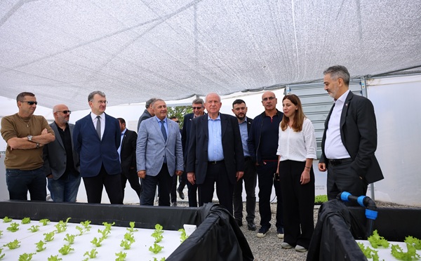 ისრაელის სოფლის მეურნეობის მინისტრმა წილკანში თანამედროვე ტექნოლოგიით აღჭურვილი სათბური დაათვალიერა