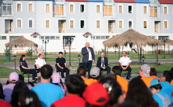 შინაგან საქმეთა მინისტრის მოადგილე ანაკლიაში ახალგაზრდულ ბანაკს ესტუმრა
