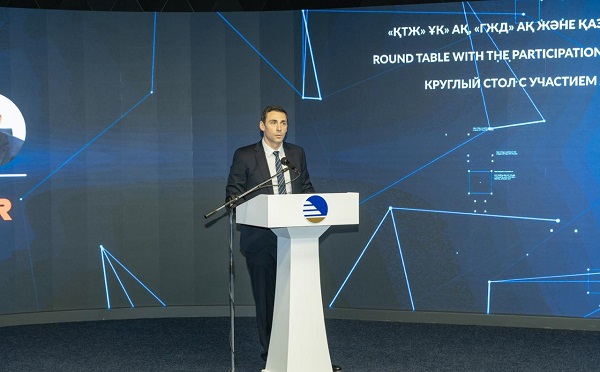 საქართველოს რკინიგზის გენერალური დირექტორი ლაშა აბაშიძე სატვირთო გადაზიდვების ხელმძღვანელთან, დავით სამხარაშვილთან ერთად ასტანაში ყველაზე მსხვილ ტვირთმფლობელებს შეხვდა