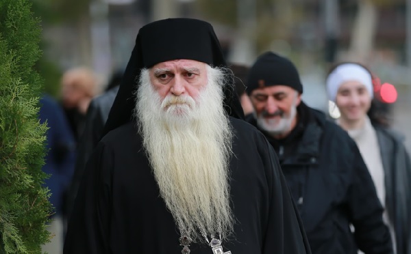 არქიმანდრიტი დოროთე ყურაშვილი ეპარქიული კომისიის სხდომაზე მედიასთან ერთად არ შეუშვეს