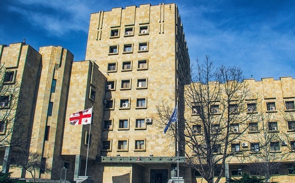 სამსახურებრივი უფლებამოსილების ბოროტად გამოყენების ფაქტზე შემოსავლების სამსახურის უფროსის ყოფილი მოადგილეს, ვლადიმერ ხუნდაძეს ბრალი დაუსწრებლად წარედგინა