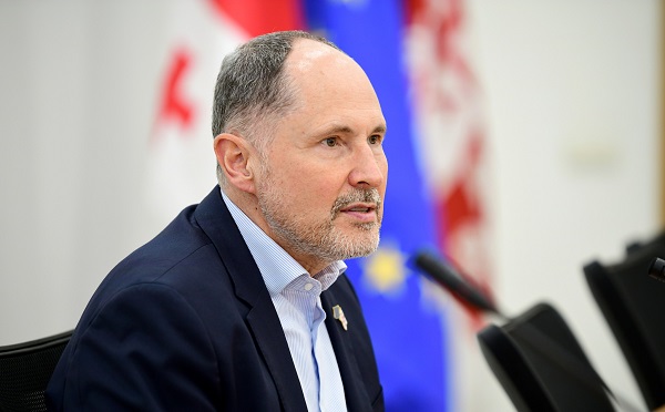გთხოვთ, იხილოთ კაია კალასისა და მარტა კოსის ოფიციალური განცხადება, მეტ კომენტარს ვერ გავაკეთებ - პაველ ჰერჩინსკი