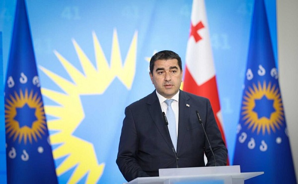 სიმბოლურია, რომ სხვისი დროშის მოფრიალე რამდენიმე ათასი ამრევი სწორედ თავისუფლების მოედანზე დამარცხდა - შალვა პაპუაშვილი