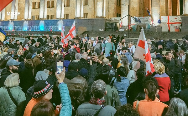 რუსთაველის გამზირზე ექიმების საპროტესტო აქცია მიმდინარეობს