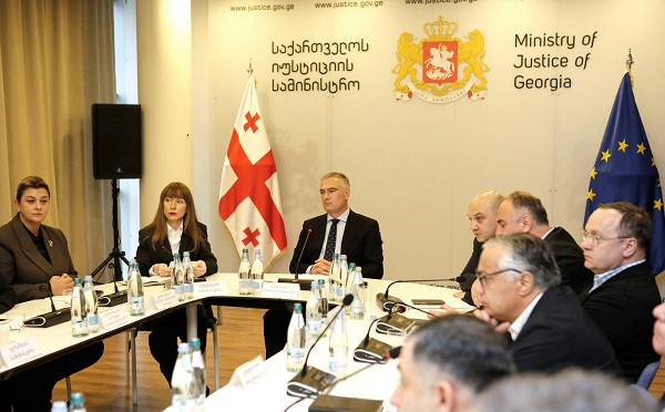 იუსტიციის სამინისტროში თავისუფალი და სამართლიანი არჩევნებისთვის უწყებათაშორისი კომისიის შემაჯამებელი სხდომა გაიმართა, რომელსაც პაატა სალია ხელმძღვანელობდა