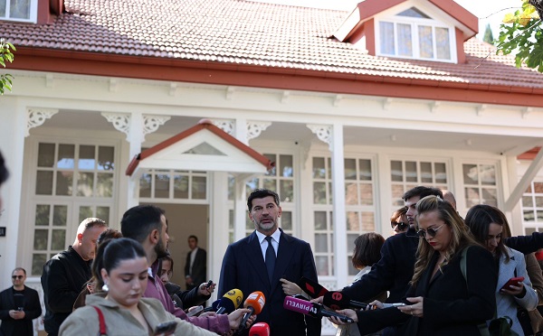 ჩამოვიდა რუსთაველის გამზირზე მდგარი „აკაცუკების“ პატრონი, რომ საკუთარი „შვილები“ მოენახულებინა - კახა კალაძე ეუთო-ს თავმჯდომარეზე