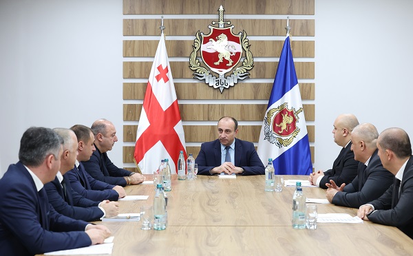 გეკა გელაძემ სამეგრელო-ზემო სვანეთის და იმერეთის პოლიციის დეპარტამენტებში სამუშაო შეხვედრები გამართა