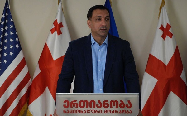 კომპანია „ლაგთან“ დაკავშირებული მენეჯერების დაკავება ნათლად აჩვენებს, რომ ათობით მილიონი ლარი ისევ კორუფციის ჯიბეში იკარგება – 4 ოქტომბერს უნდა დავასრულოთ ხალხის ხარჯზე თანამდებობის პირების და მათი ოჯახის წევრების ცხოვრება - ლევან ბეჟაშვილი
