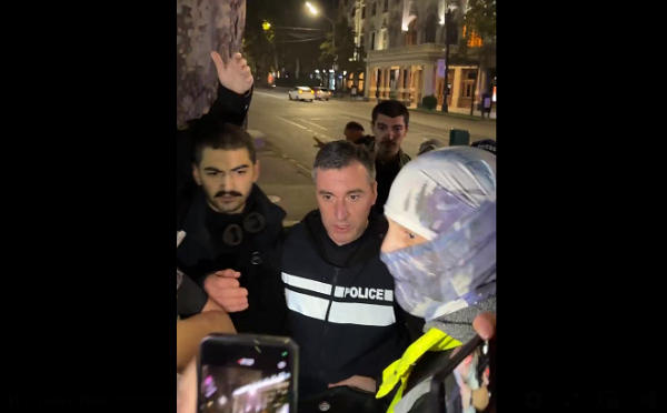 გავრცელებული ინფორმაციით, საპროტესტო აქციის მონაწილეებს რუსთაველის გამზირზე პოლიცია აჩერებს და ჩხრეკს