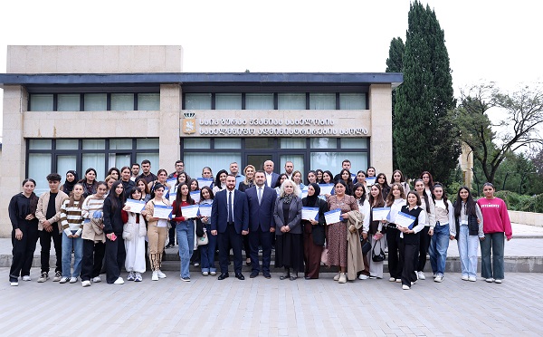 ცესკოსა და ზურაბ ჟვანიას სახელობის სახელმწიფო ადმინისტრირების სკოლას შორის გაფორმებული ურთიერთთანამშრომლობის მემორანდუმის ფარგლებში მარნეულში მორიგი საინფორმაციო შეხვედრა გაიმართა