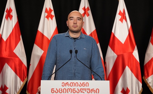 კობახიძე ყველას მხრიდან არის უარყოფილი და მიჩნეული ავტორიტარული რეჟიმის ერთ-ერთ მთავარ სახედ - ირაკლი ფავლენიშვილი