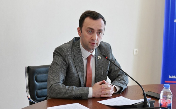 ბრიუსელის მხრიდან გაკეთებული განცხადება თავზე ნაცრის წაყრაა, რადიკალურ ოპოზიციაზე თავზე ხელის გადასმას რაც უფრო დიდი ხანი გააგრძელებენ, ქართველ ხალხთან მისასვლელ გზას მით მეტად დაიგრძელებენ - ლევან მახაშვილი