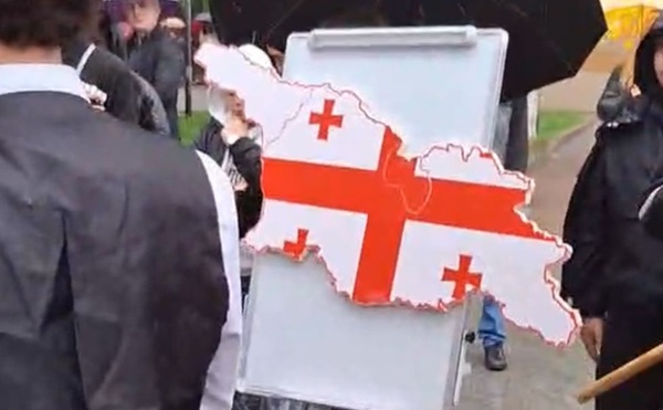 ჭიათურის მერია საქართველოს რუკის ფოტოსთან დაკავშირებით განმარტებას აკეთებს
