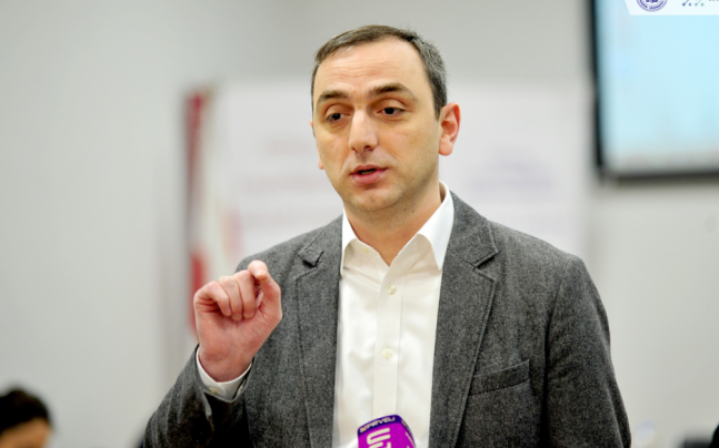 მივდივარ გამოკითხვაზე ე.წ. საბოტაჟის საქმეზე, ჩემი მონაწილეობა ამ კეთილ საქმეში რამდენიმე ათასი ლარის ჩარიცხვით შემოიფარგლება, რაზეც ვწუხვარ ის არის, რომ ევროპული მომავლისთვის ნაწამებ ახალგაზრდებს მეტი ვერაფრით დავეხმარე - ქადაგიძე