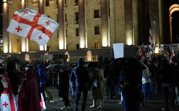 რუსთაველის გამზირზე მომიტინგეებმა გზა გადაკეტეს