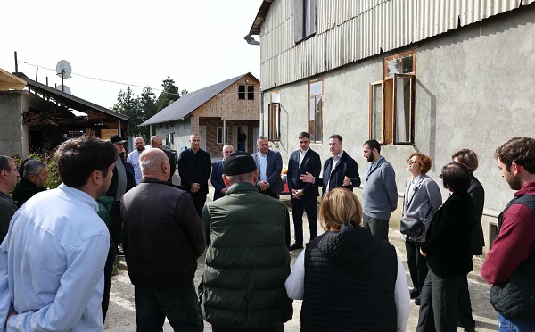 დავით სონღულაშვილი გურიაში მეფუტკრე ფერმერებს შეხვდა