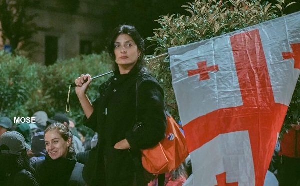 „კოალიცია ცვლილებისთვის“ წევრის, თათა ფერაძეს სასამართლო გადაიდო, ის დარბაზიდან გაათავისუფლეს