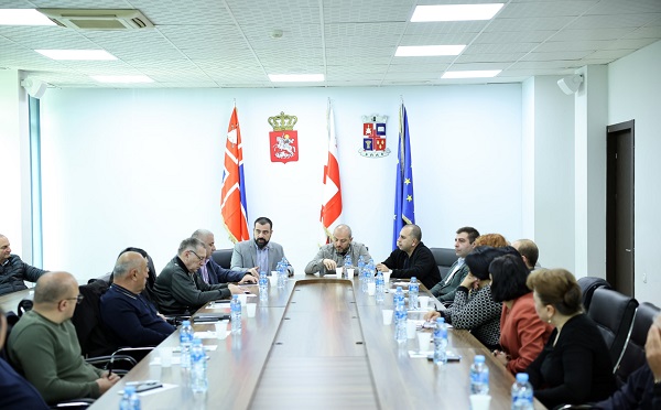 გორში, თევზმომშენებელ ფერმერებთან სამუშაო შეხვედრა გაიმართა