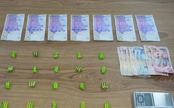 პოლიციამ სამეგრელოში განსაკუთრებით დიდი ოდენობით ნარკოტიკული საშუალების უკანონო შეძენა-შენახვისა და რეალიზაციის ხელშეწყობის ბრალდებით ერთი პირი დააკავა